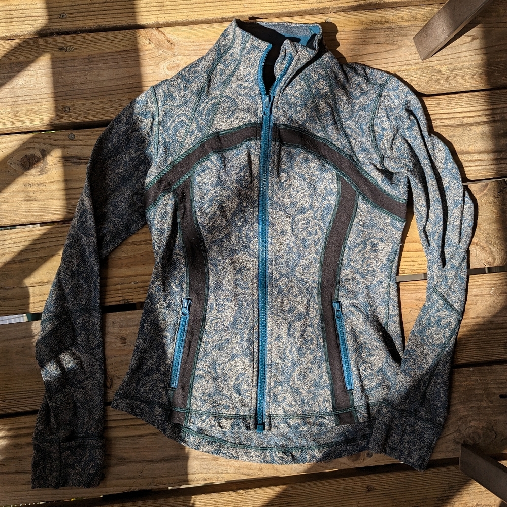 lululemon 2012 Define Brushed Alberta